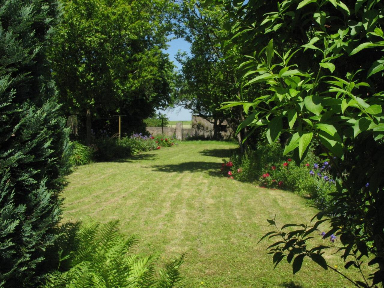 Les Jardins De La Grange Bed and Breakfast Rezonville Exterior foto